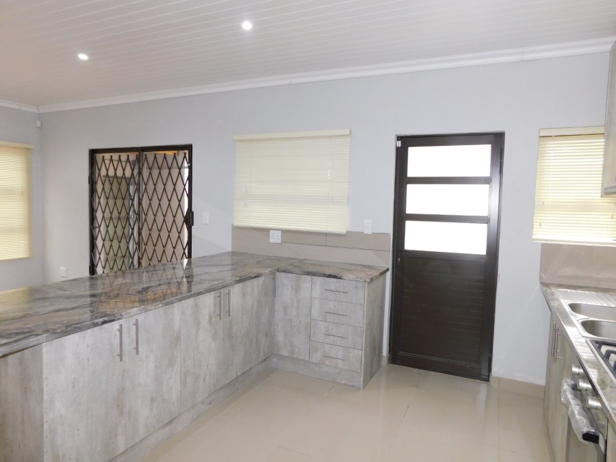 To Let 3 Bedroom Property for Rent in Gustrouw Western Cape